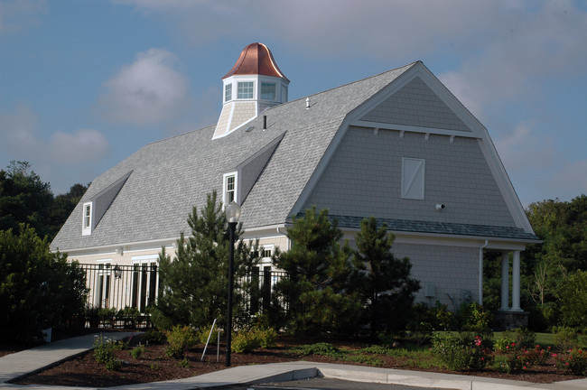 61 Hedge Rd in Plymouth, MA - Foto de edificio - Building Photo