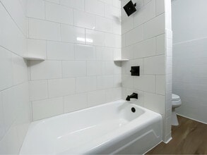 1651 10th Ave, Unit 4 in Newport, MN - Foto de edificio - Building Photo