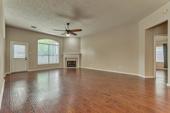 27 E Russet Grove Cir