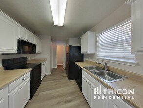 5731 Butch Canyon in San Antonio, TX - Building Photo - Building Photo