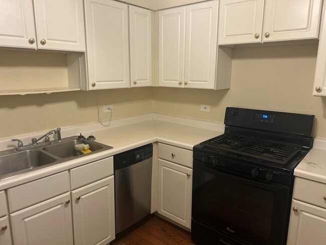 1440 N Evergreen Ave, Unit 1B in Arlington Heights, IL - Building Photo - Building Photo