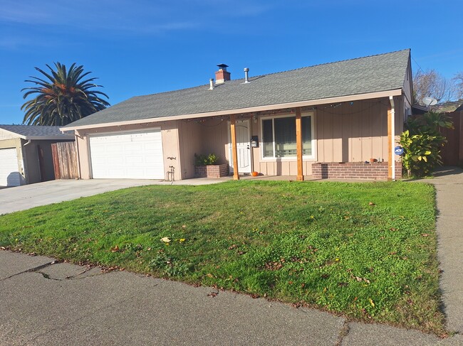 240 Cottonwood Dr in Vallejo, CA - Building Photo - Building Photo