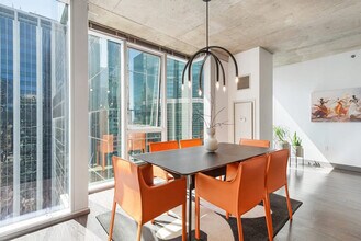 215 W Lake St in Chicago, IL - Building Photo - Building Photo
