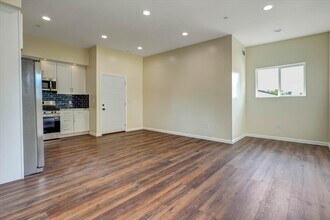 17095 Kingsbury St in Los Angeles, CA - Building Photo - Building Photo