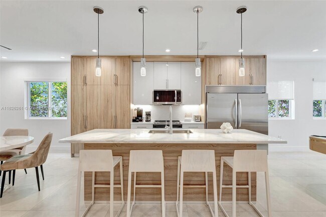 617 NE 14th Ave in Fort Lauderdale, FL - Building Photo - Building Photo