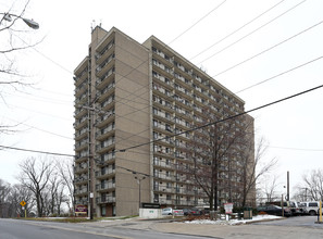 Ambleside Tower in Cleveland, OH - Building Photo - Building Photo