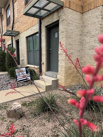 property at 736 Skyline Bluff Ct