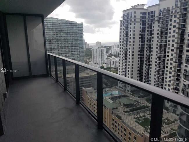 55 SW 9th St, Unit 1110 in Miami, FL - Building Photo - Building Photo