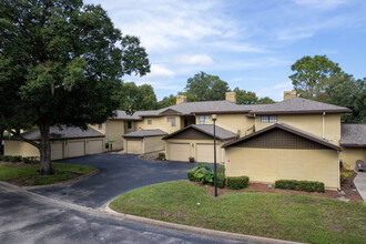 Lake Crest Condominium Association in Jacksonville, FL - Building Photo - Primary Photo