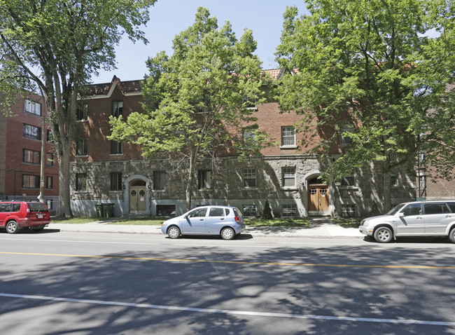 2505 Édouard-Montpetit in Montréal, QC - Building Photo - Building Photo