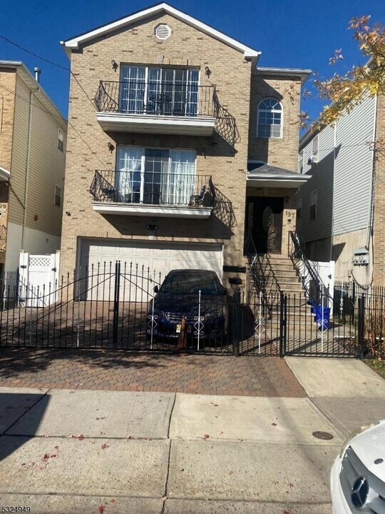 197 Badger Ave in Newark, NJ - Building Photo