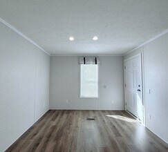 29909 Flushing Dr in New Baltimore, MI - Foto de edificio - Building Photo