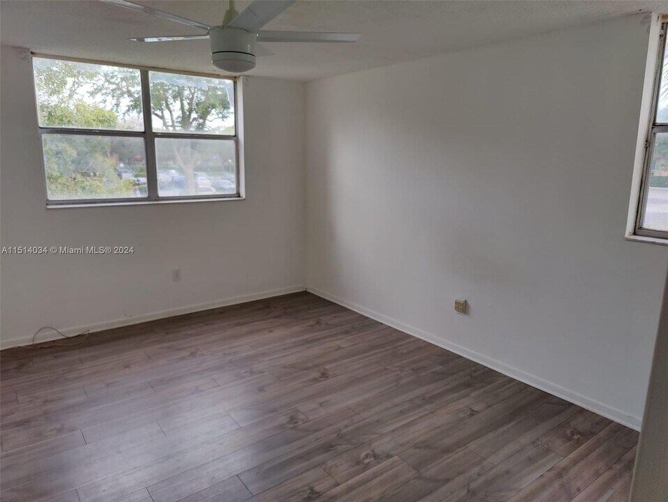 1810 N Lauderdale Ave, Unit 2204 in North Lauderdale, FL - Building Photo