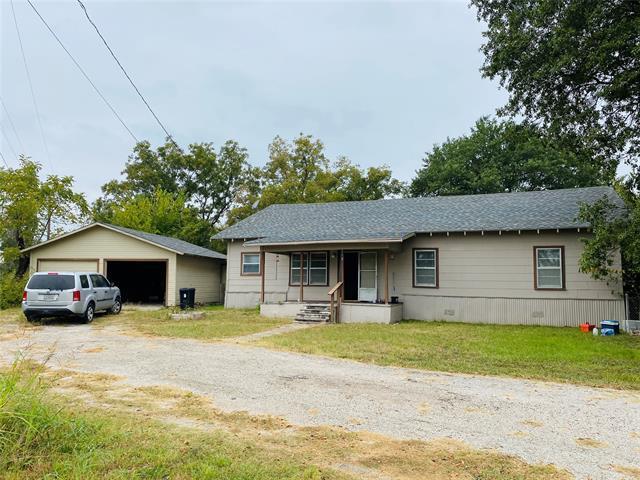 118 Maple St in Commerce, TX - Building Photo