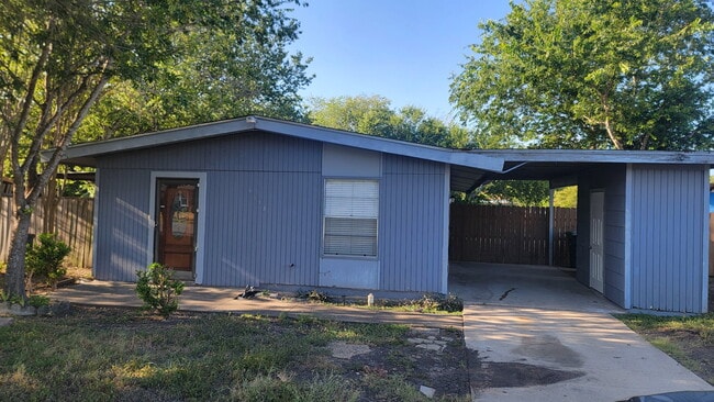 6018 Royal Valley St in San Antonio, TX - Building Photo - Building Photo