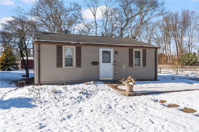 84 Oak St in South Kingstown, RI - Building Photo - Building Photo