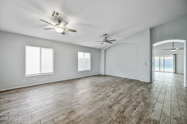 1449 S Monterey St in Gilbert, AZ - Foto de edificio - Building Photo