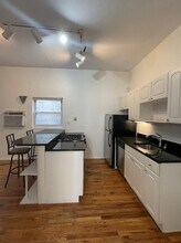 2321 W Belmont Ave, Unit 1R in Chicago, IL - Foto de edificio - Building Photo