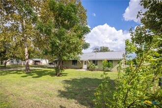 803 Happy Haven Rd in McQueeney, TX - Building Photo - Building Photo