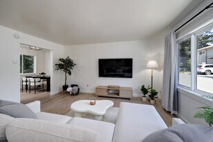 11380 SW Greenburg Rd in Tigard, OR - Building Photo