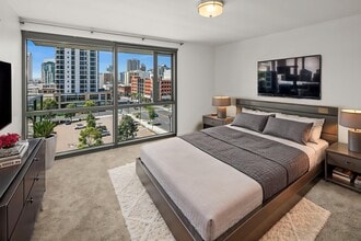 800 The Mark Ln, Unit Unit 610 in San Diego, CA - Foto de edificio - Building Photo