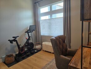 60 Cross St E, Unit 216 in Somerville, MA - Building Photo - Building Photo