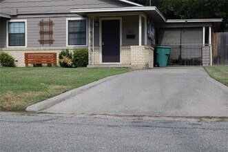 1819 N Alexander St in Sherman, TX - Building Photo - Building Photo