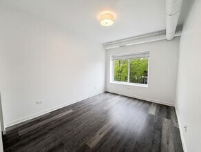 1704 W Glenlake Ave, Unit 08-3 in Chicago, IL - Building Photo - Building Photo