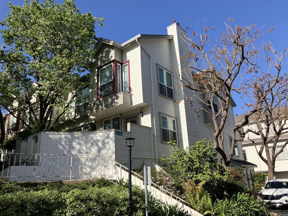 984 Belmont Terrace in Sunnyvale, CA - Foto de edificio