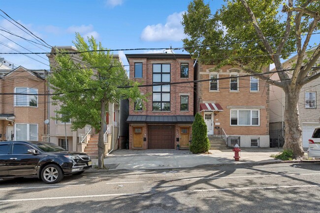 94 Leonard St in Jersey City, NJ - Building Photo - Building Photo