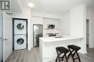430-430 Square One Dr in Mississauga, ON - Building Photo - Building Photo