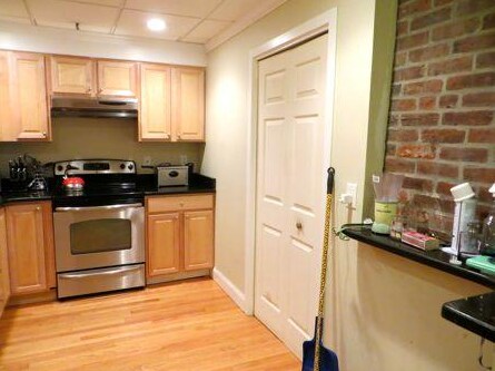 5 Albemarle Ct, Unit A in Boston, MA - Foto de edificio - Building Photo