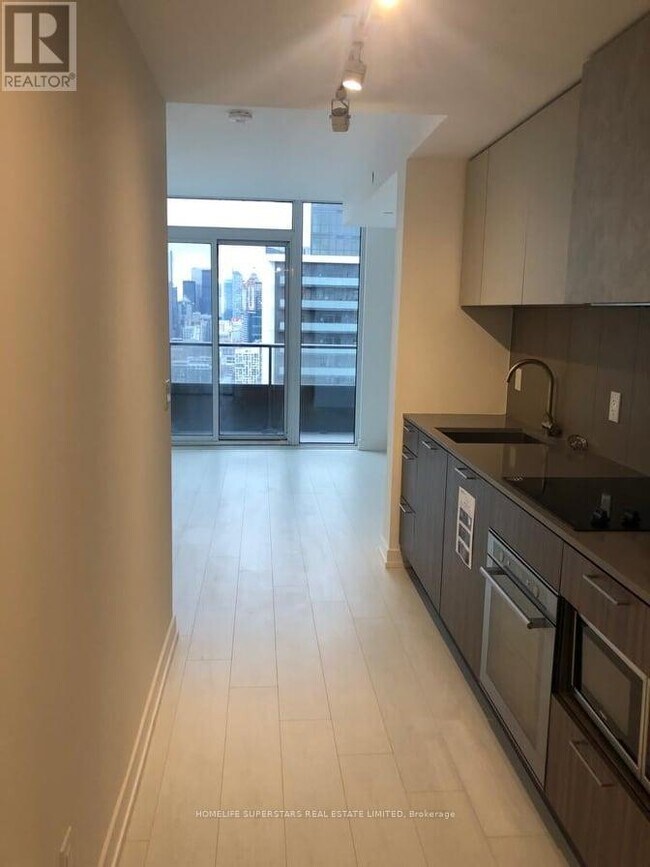 19 Western Battery Rd in Toronto, ON - Building Photo - Building Photo