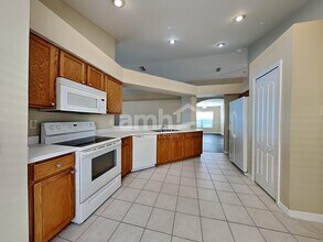 12723 Lake Vista Dr in Gibsonton, FL - Building Photo - Building Photo