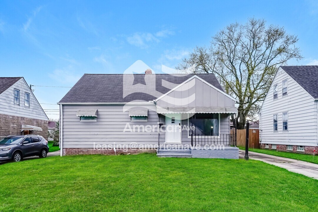 14718 Reddington Ave in Maple Heights, OH - Building Photo