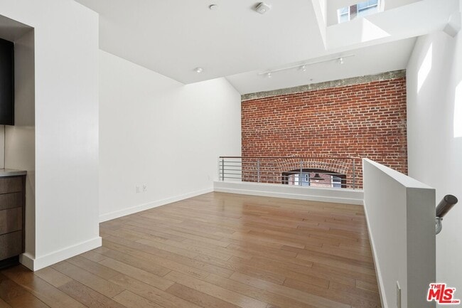 940 E 2nd St in Los Angeles, CA - Foto de edificio - Building Photo