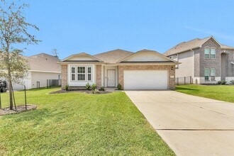 223 Shoreview Dr in Conroe, TX - Foto de edificio - Building Photo
