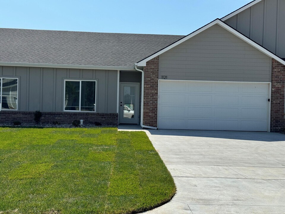 1121 N Joye St in Andover, KS - Building Photo