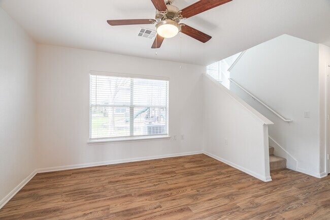 Park at Humble in Humble, TX - Foto de edificio - Interior Photo