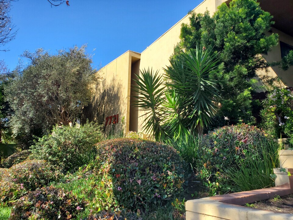 7721 St Bernard St in Los Angeles, CA - Building Photo