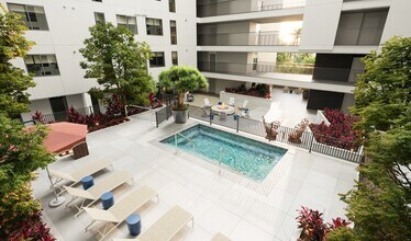 West 5th LA in Los Angeles, CA - Foto de edificio - Building Photo