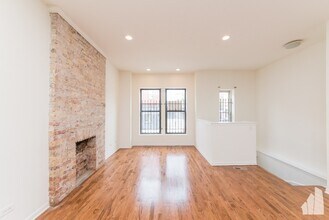 2833 W Medill Ave, Unit #  01 in Chicago, IL - Foto de edificio - Building Photo