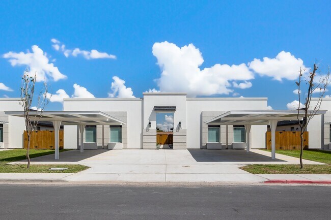 901 Sugar Garden Ave in Pharr, TX - Building Photo - Building Photo