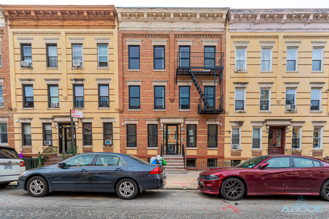 1710 Madison St in Ridgewood, NY - Building Photo