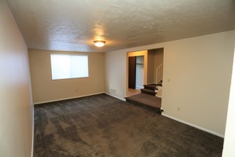 Monticello Apartments in Youngstown, OH - Building Photo - Interior Photo