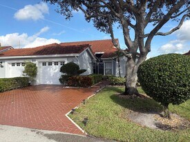 7275 Summer Tree Dr in Boynton Beach, FL - Building Photo