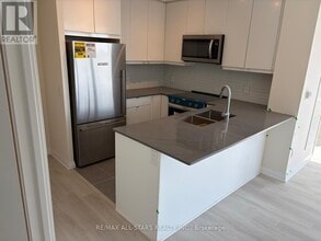 3270 Sheppard Ave E in Toronto, ON - Building Photo - Building Photo