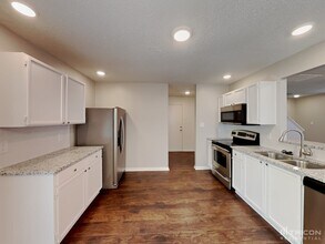 11350 Northwoods Forest Dr in Charlotte, NC - Building Photo - Building Photo