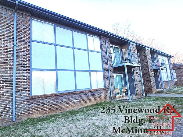 235 Vinewood Rd in McMinnville, TN - Building Photo