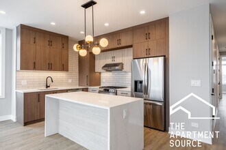 2351 W Flournoy St, Unit 202 in Chicago, IL - Building Photo - Building Photo